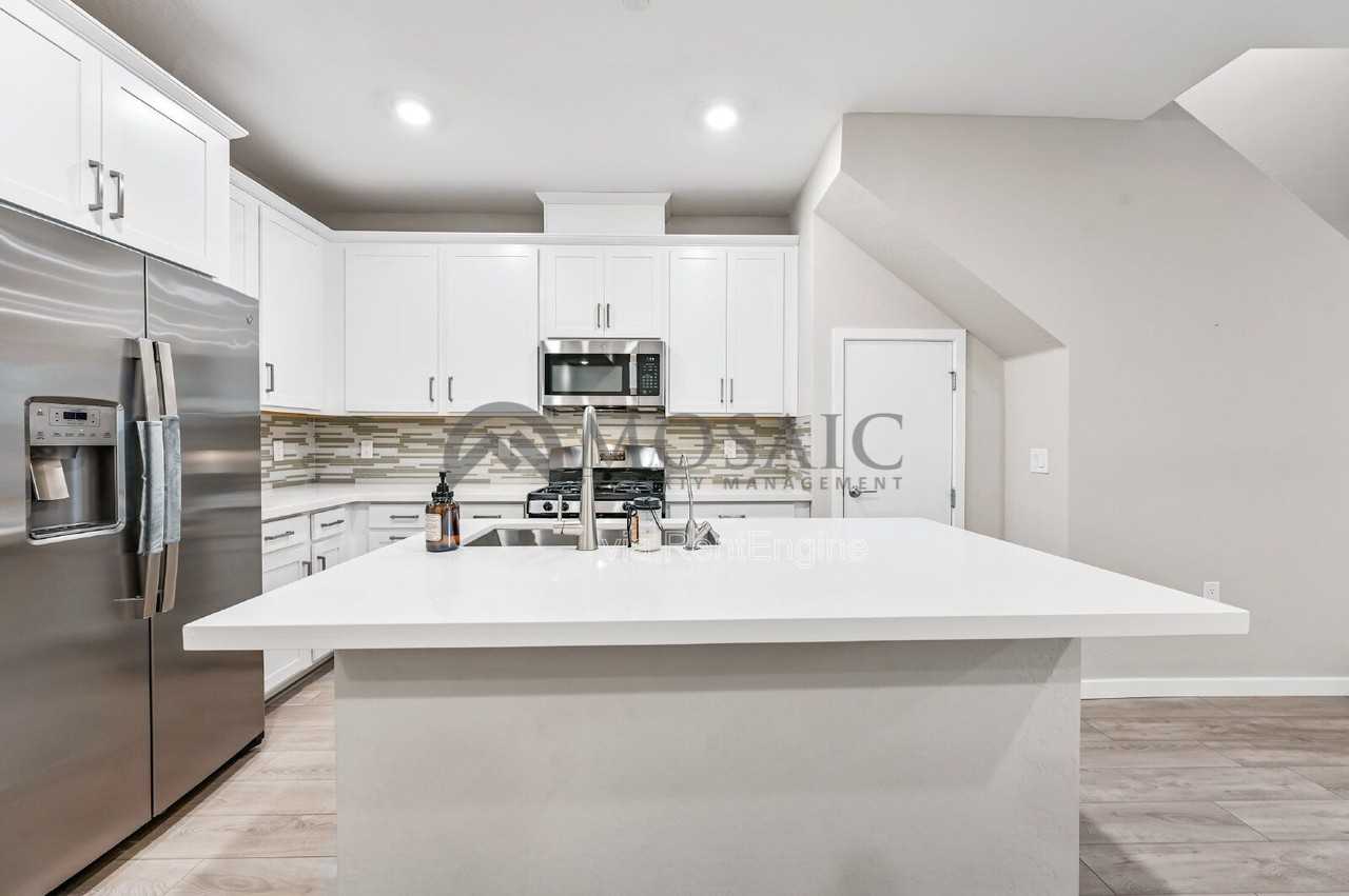 778 E Harper St #103 - Photo 7 of 32