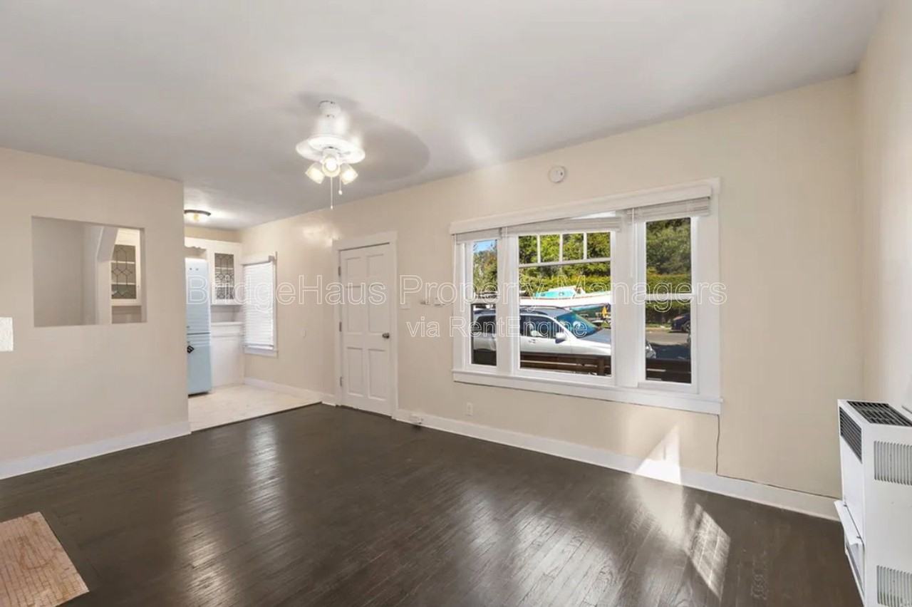 3069 Grape St #A - Photo 4 of 10
