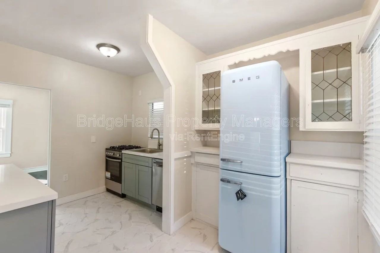 3069 Grape St #A - Photo 5 of 10