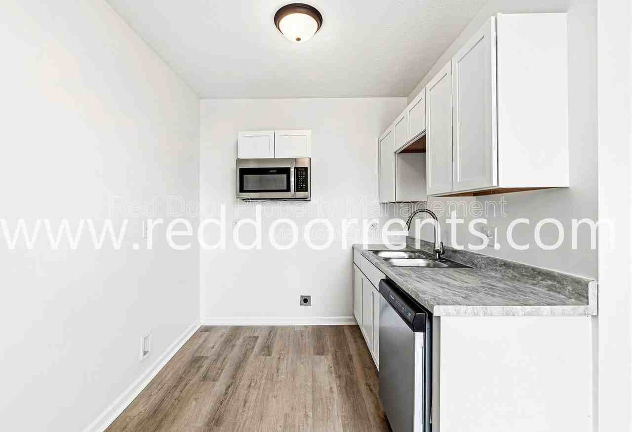 389 S Main St #D - Photo 4 of 43