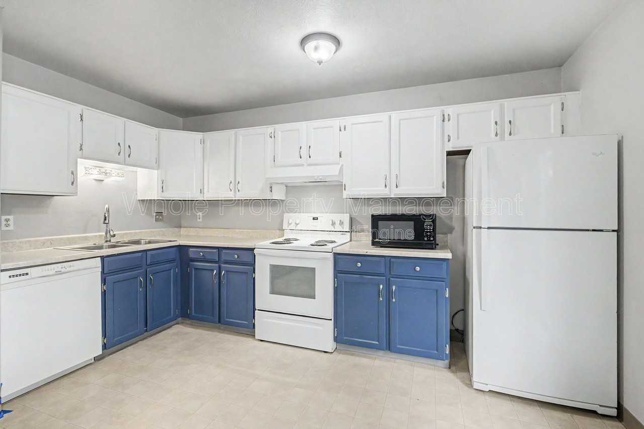 8911 Field St - Photo 7 of 30