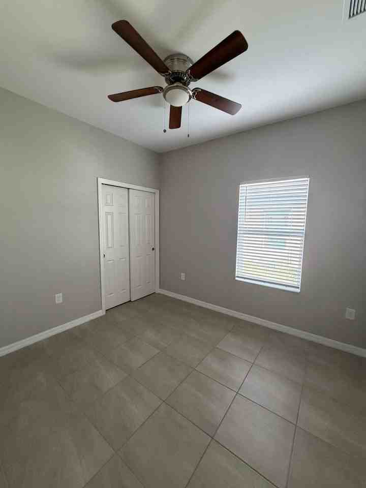 2304 Ne 6th St - Photo 2 of 15