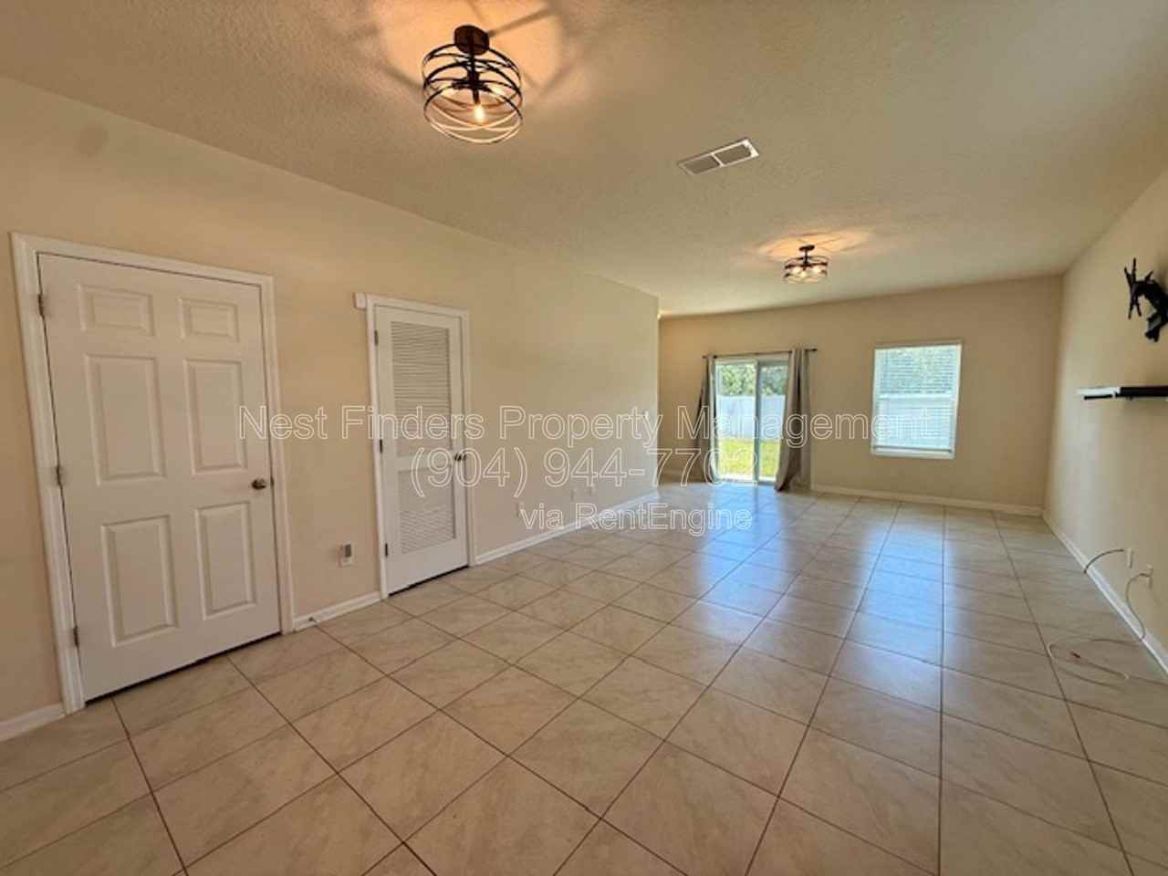 943 Capitol Pkwy - Photo 3 of 26