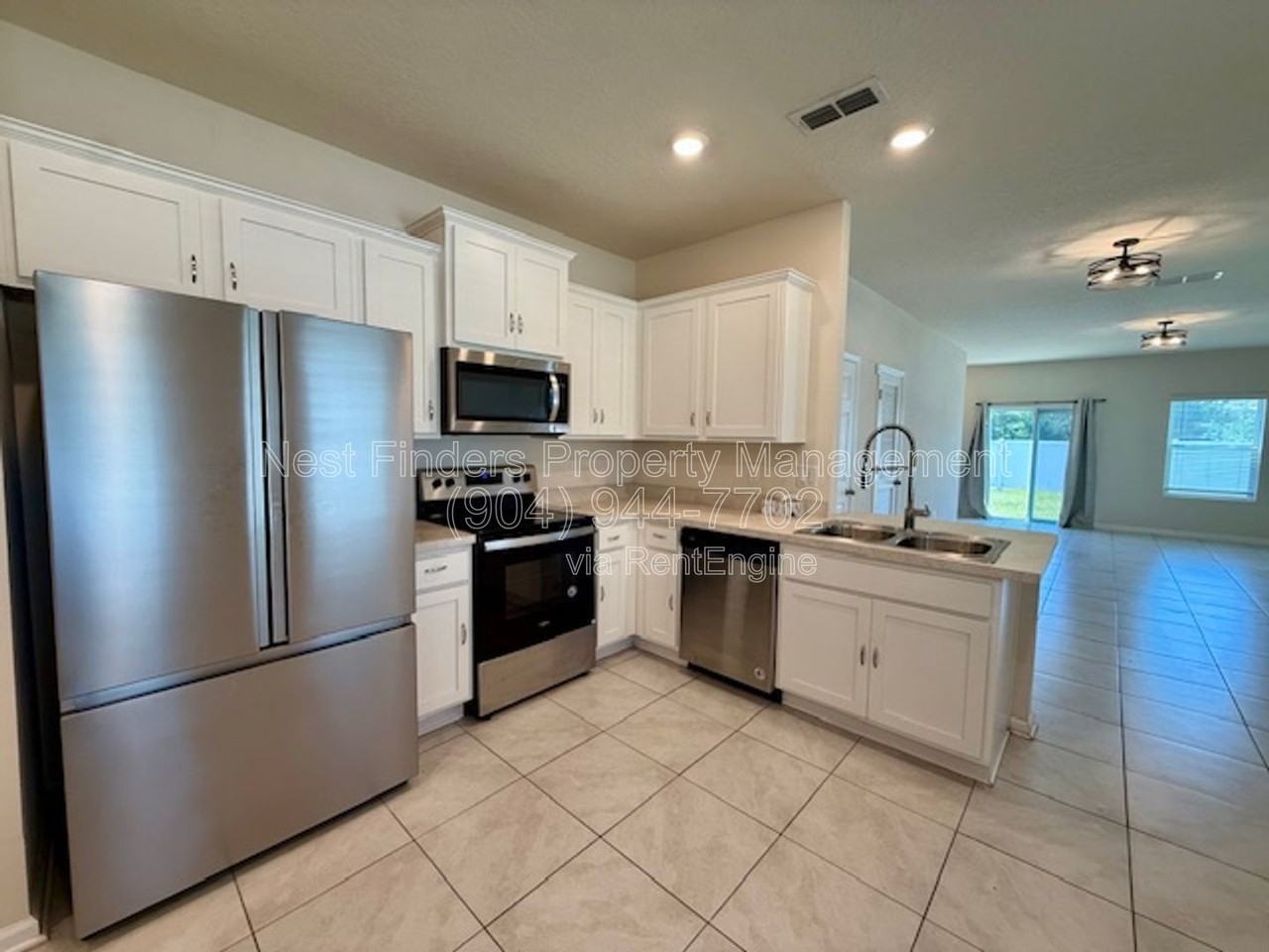 943 Capitol Pkwy - Photo 5 of 26