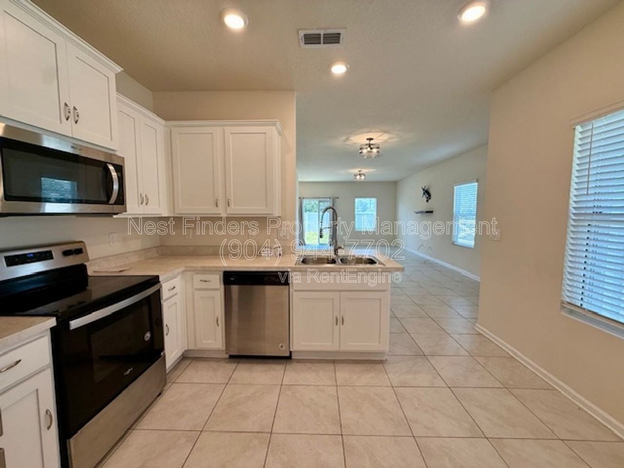 943 Capitol Pkwy - Photo 7 of 26