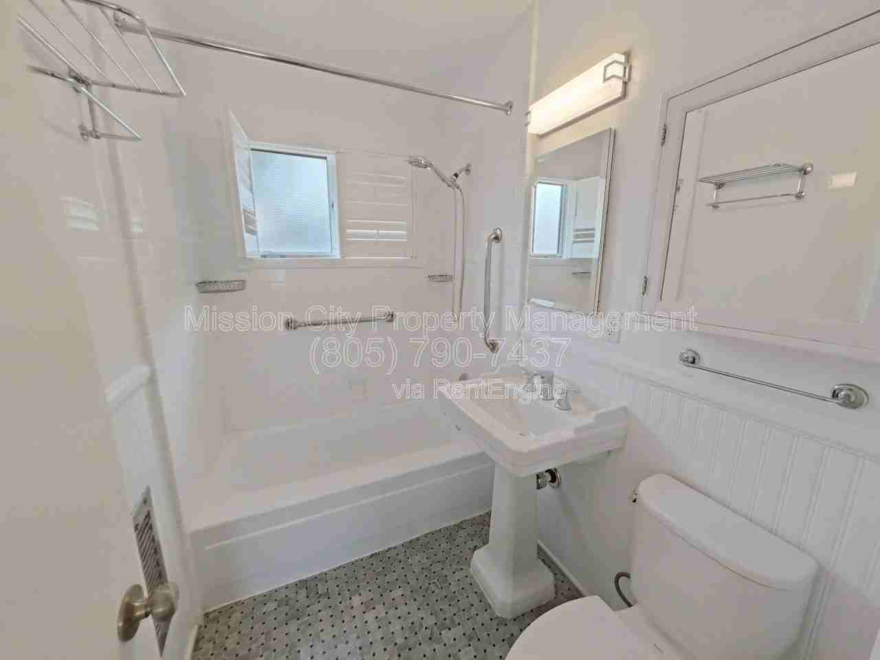 1132 Olive St - Photo 5 of 7
