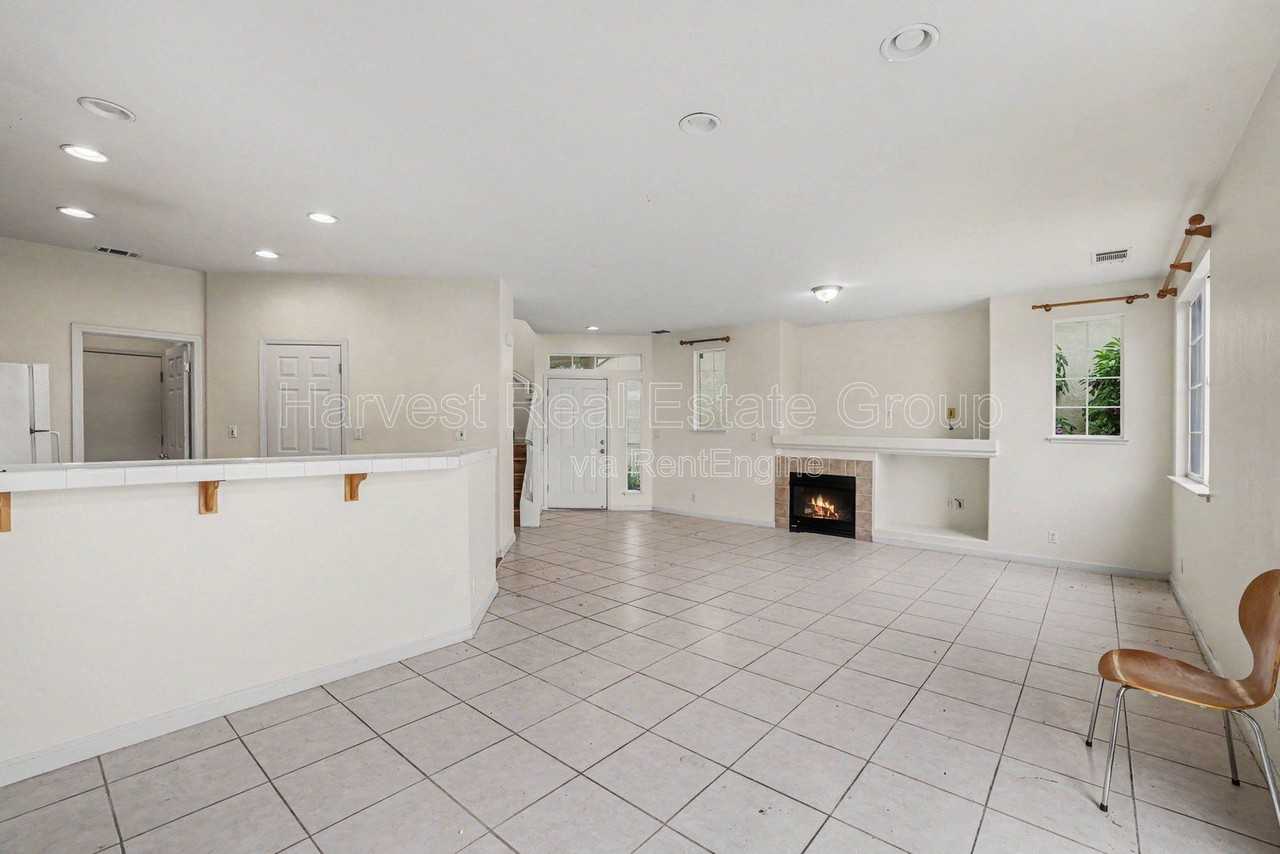 1991 Gresham Dr - Photo 5 of 20