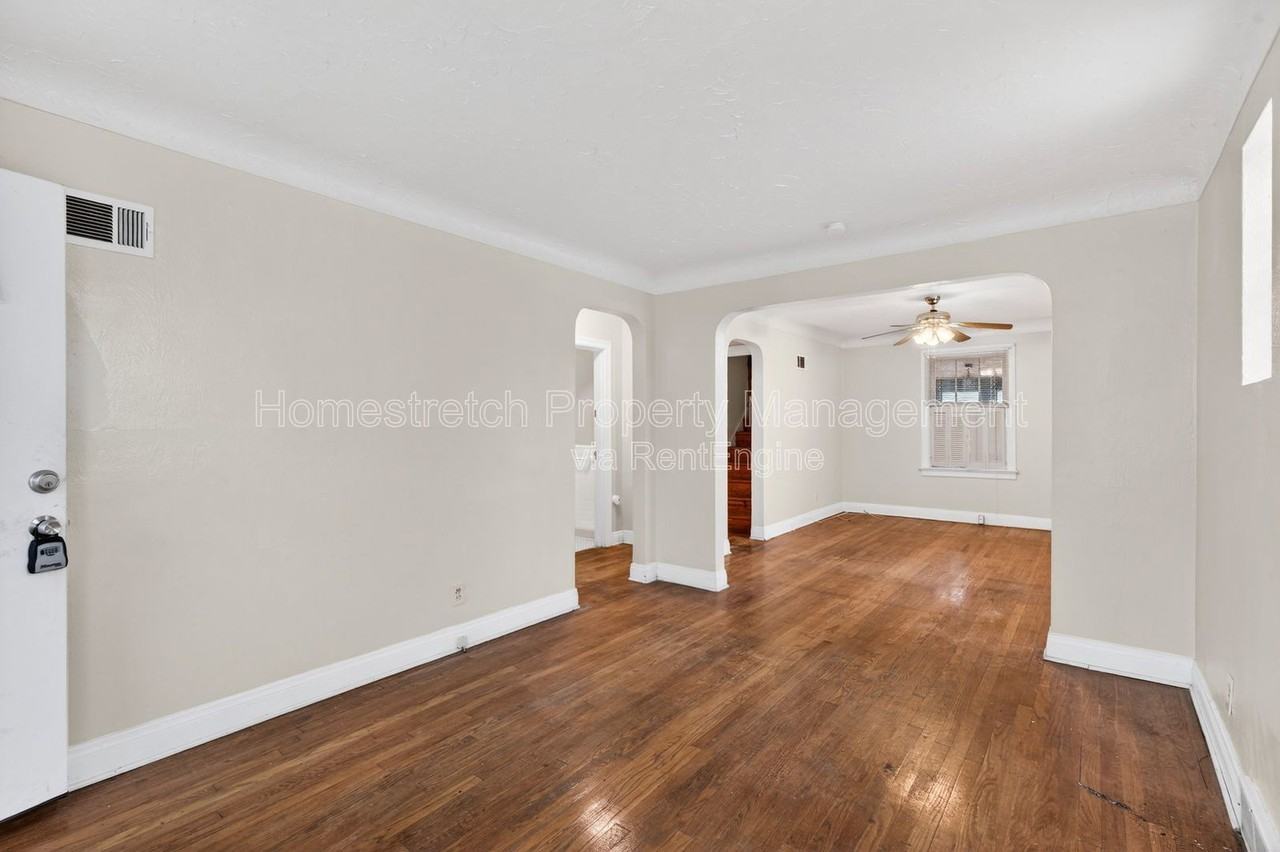8817 Shady Grove Ave - Photo 5 of 37