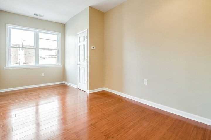 2501 Carpenter St #2 - Photo 6 of 12
