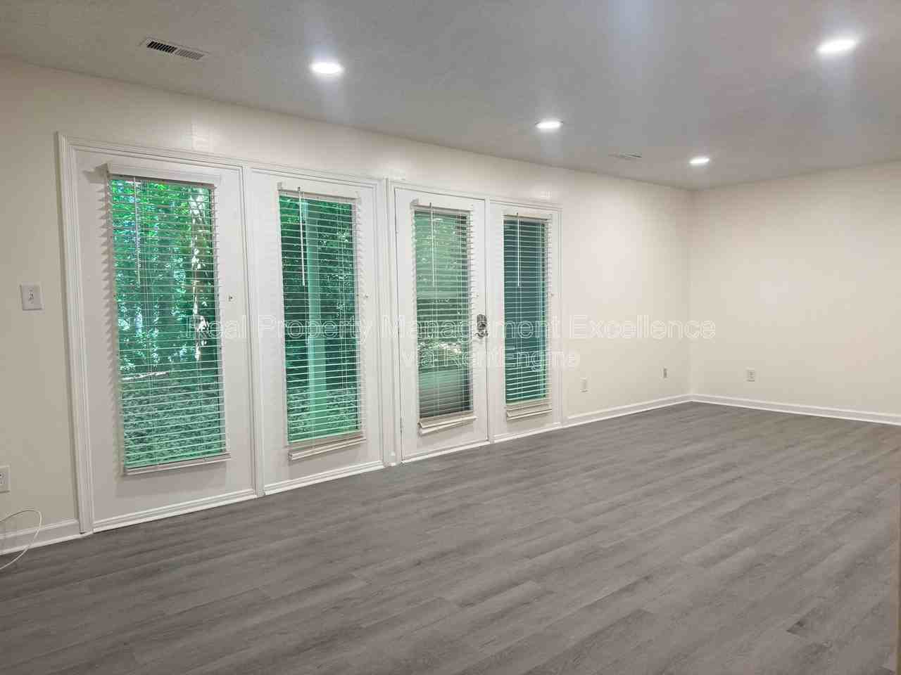 1330 Park Glen Dr #104 - Photo 6 of 27