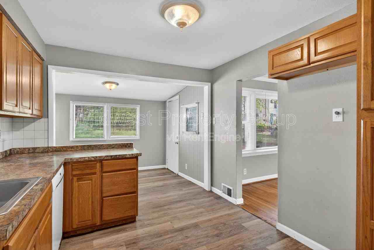 1223 Rapid Dr - Photo 5 of 23