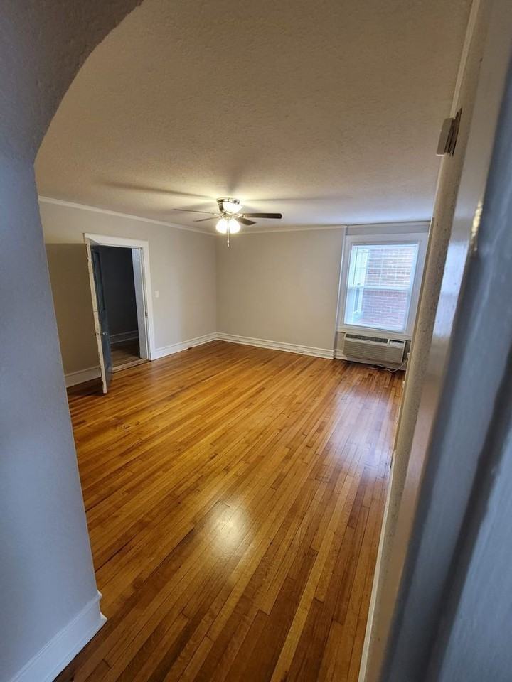 2400 Barton Ave #10 - Photo 4 of 12