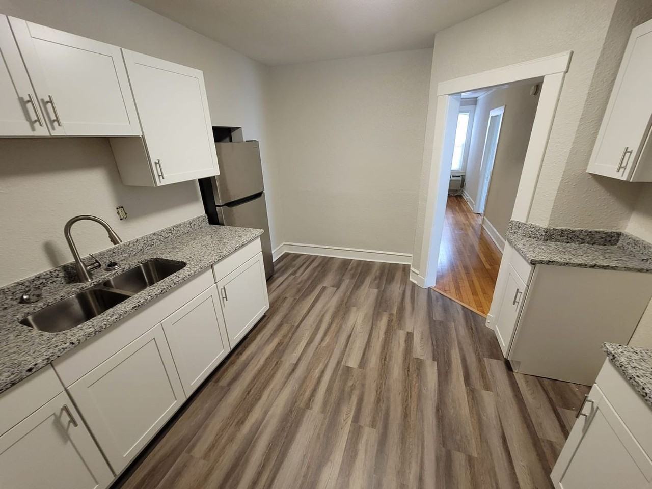 2400 Barton Ave #10 - Photo 5 of 12