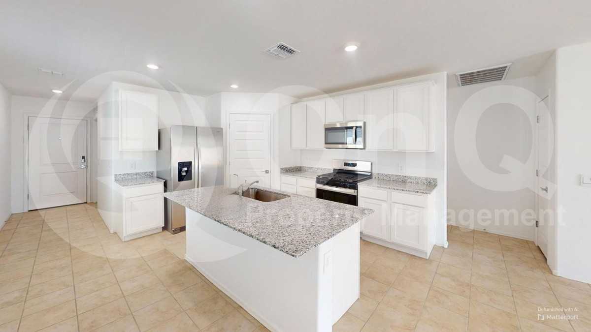 4069 E Market St - Photo 5 of 28