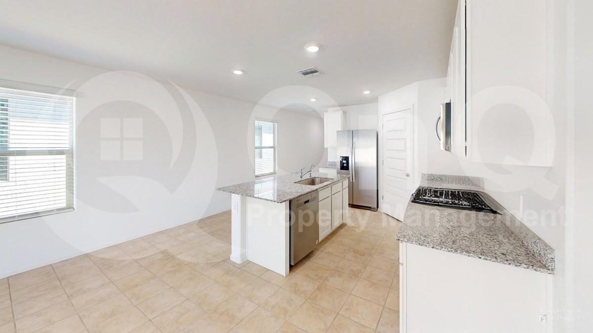 4069 E Market St - Photo 6 of 28