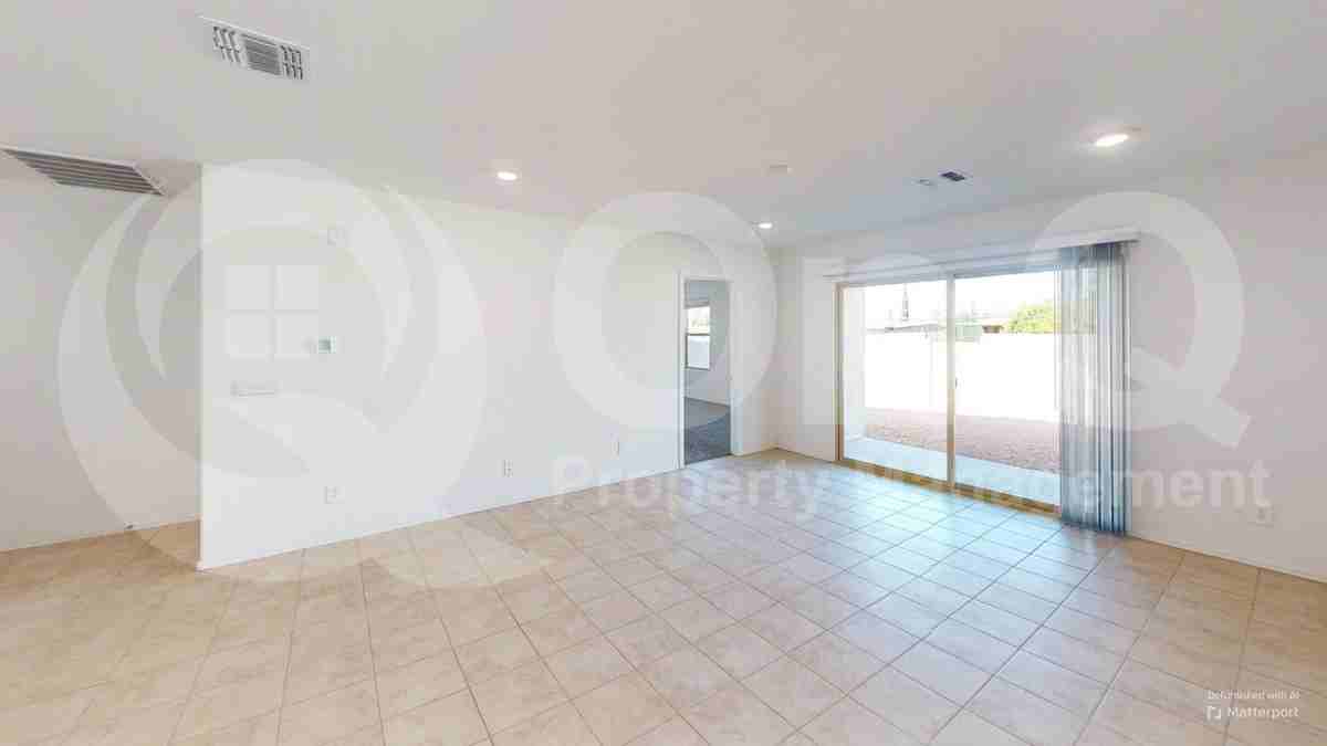4069 E Market St - Photo 7 of 28