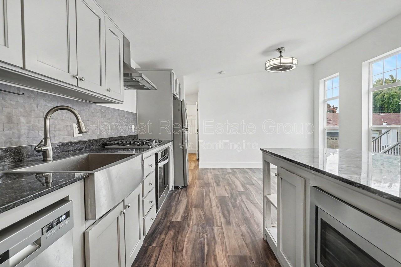 33158 7th St - Photo 4 of 16
