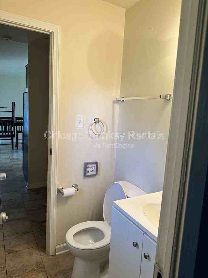 105 S Sycamore Ln - Photo 5 of 6