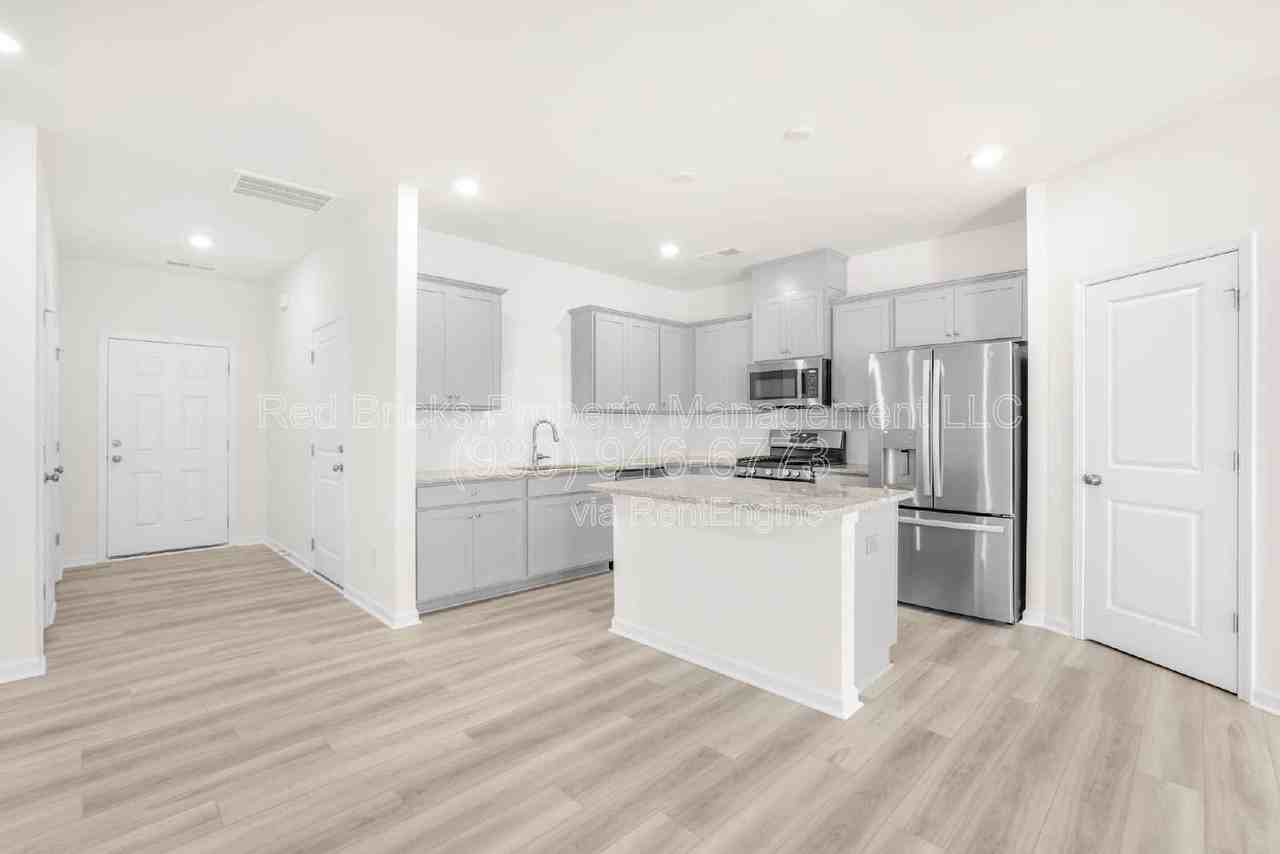 796 Earhart St - Photo 5 of 24