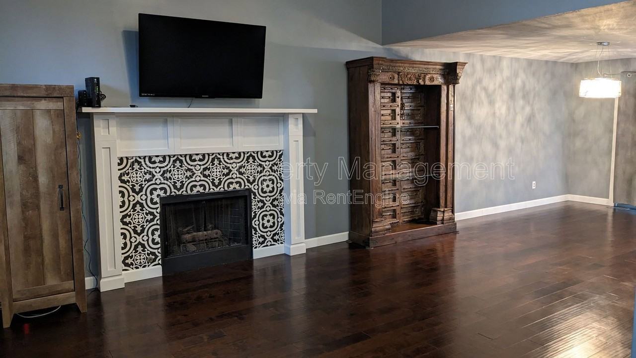 3121 Bayou Vista St - Photo 3 of 21