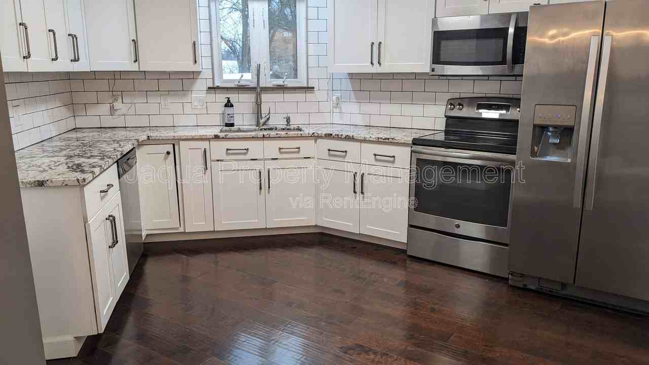 3121 Bayou Vista St - Photo 7 of 21