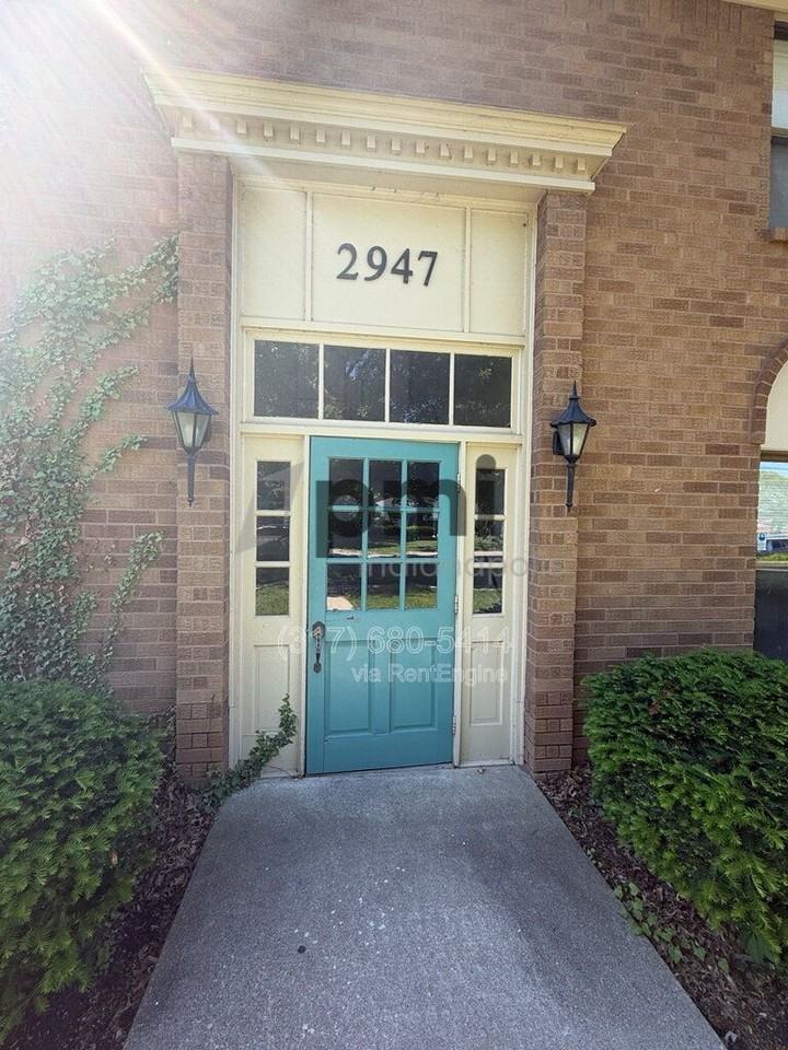 2947 E 47th St #2947C - Photo 3 of 47