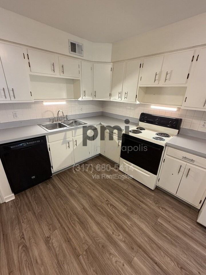 2947 E 47th St #2947C - Photo 4 of 47