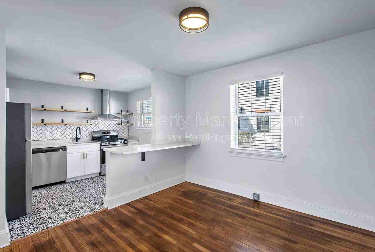 402 S Center St #2 - Photo 4 of 21