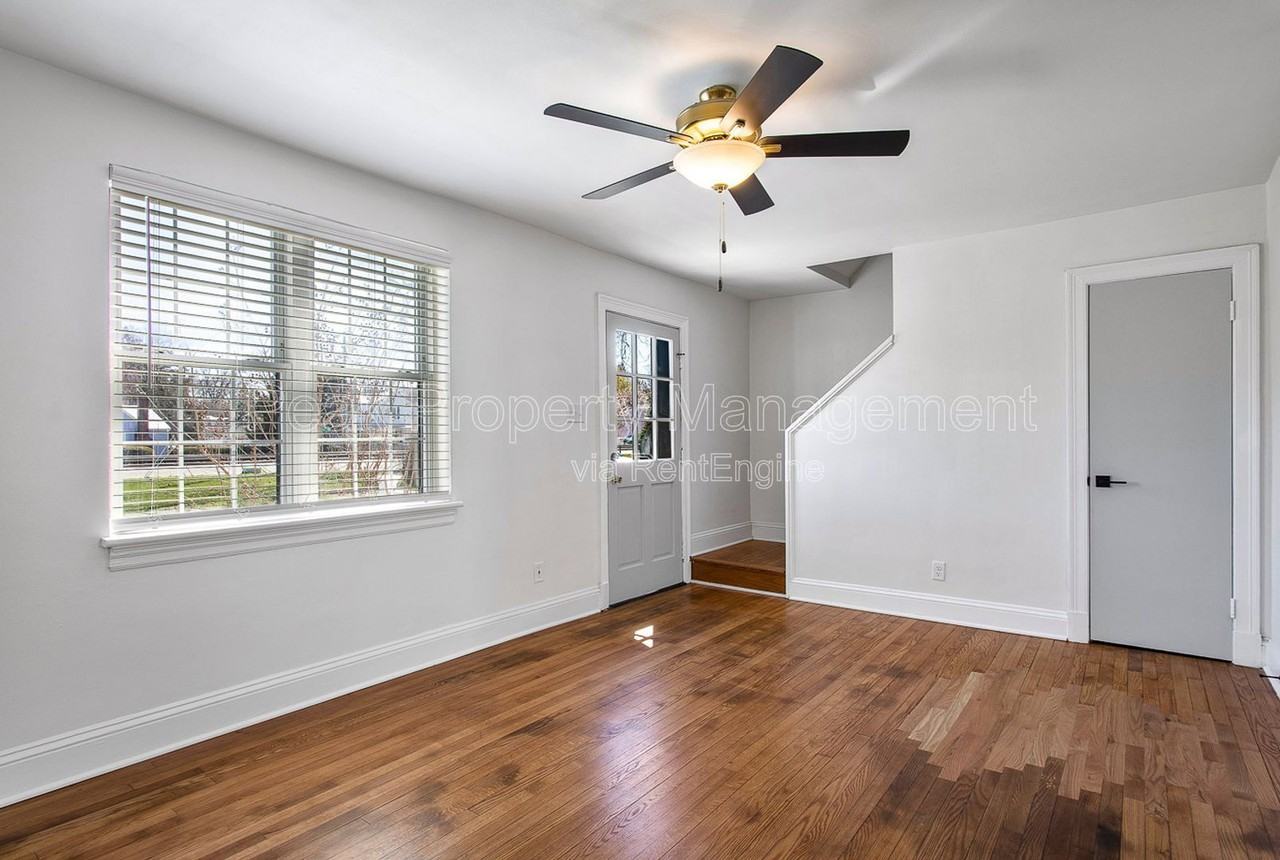402 S Center St #2 - Photo 5 of 21