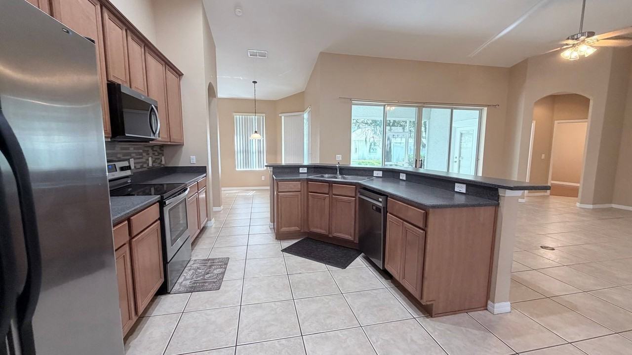 691 Errol Pkwy - Photo 5 of 42