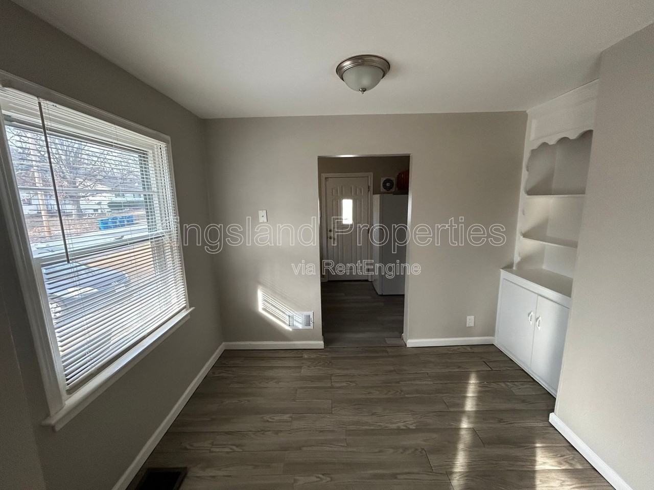 10128 Cloverdale Dr - Photo 3 of 10