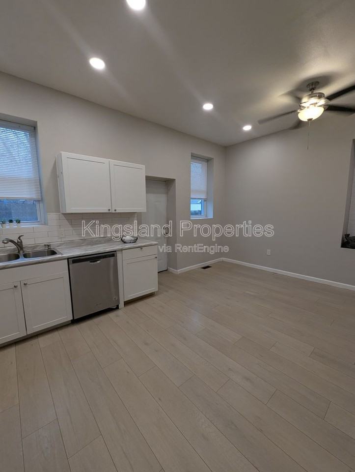 3242 Michigan Ave - Photo 3 of 14