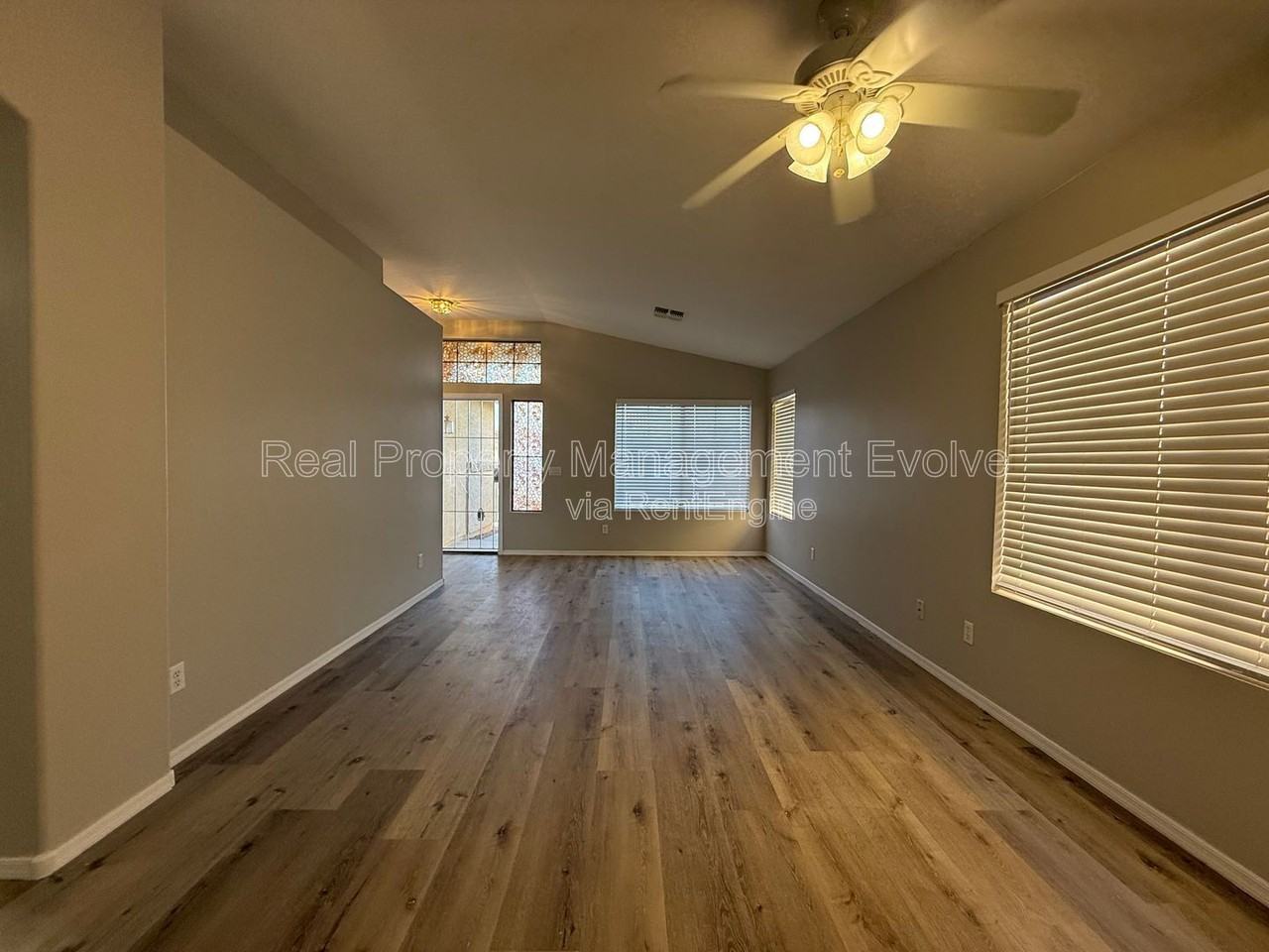 1516 E Bowker St - Photo 4 of 28