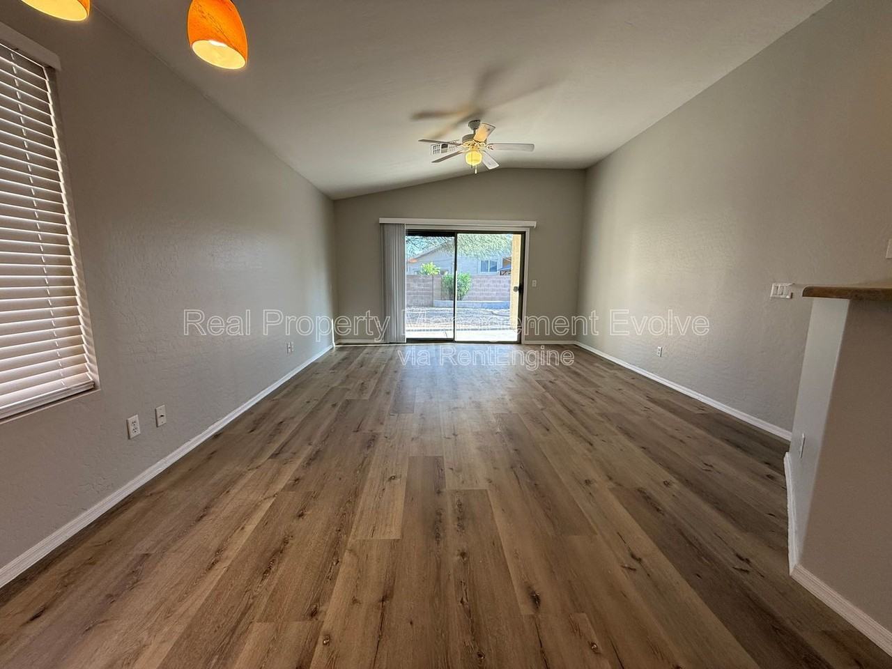 1516 E Bowker St - Photo 5 of 28