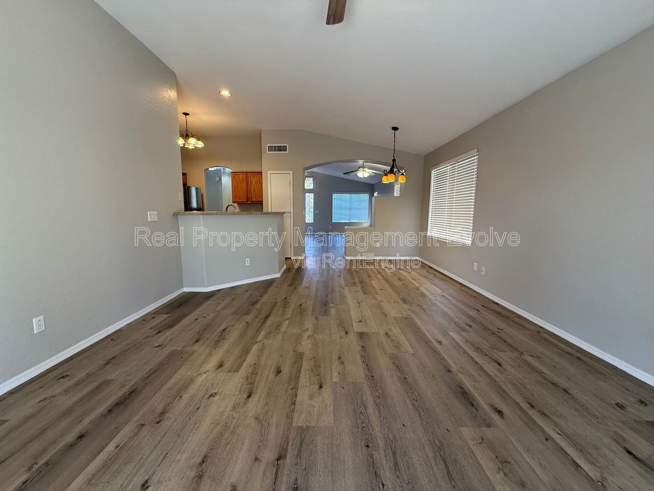 1516 E Bowker St - Photo 6 of 28