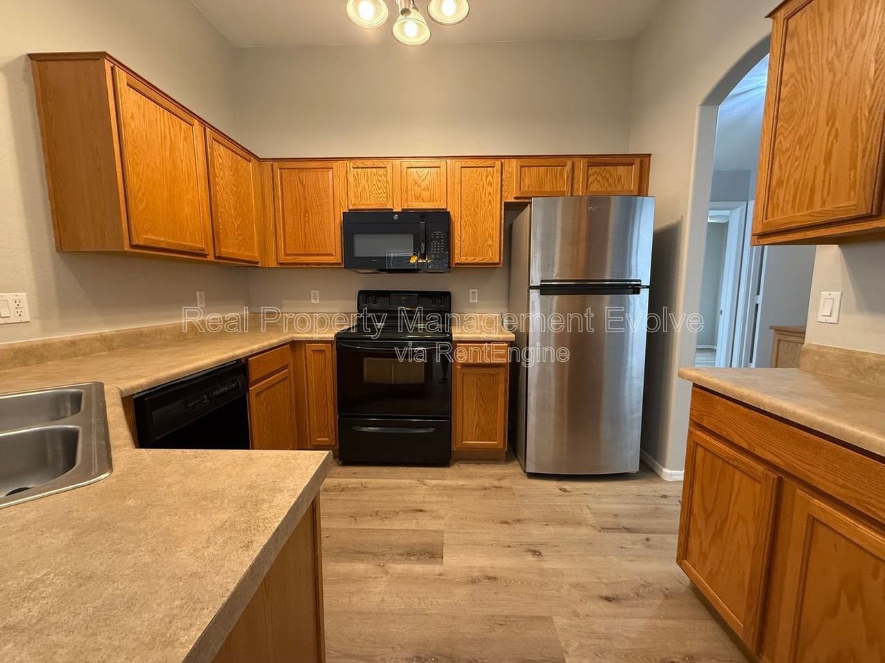 1516 E Bowker St - Photo 7 of 28