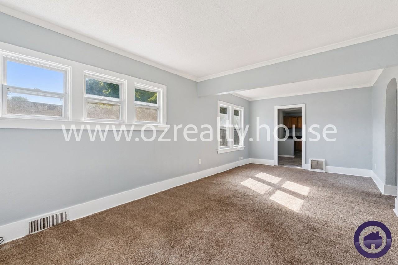 1951 Loxley Rd - Photo 4 of 18