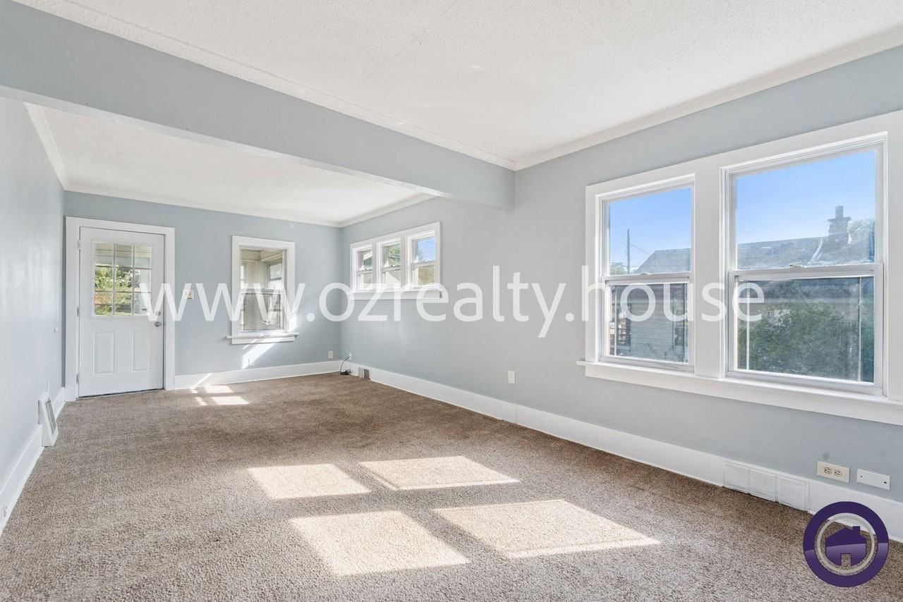 1951 Loxley Rd - Photo 6 of 18