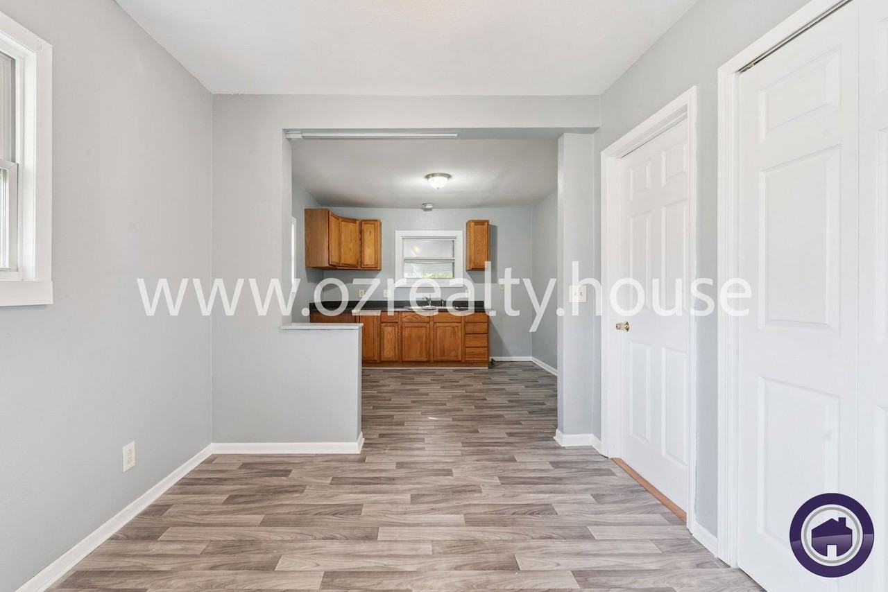 1951 Loxley Rd - Photo 7 of 18