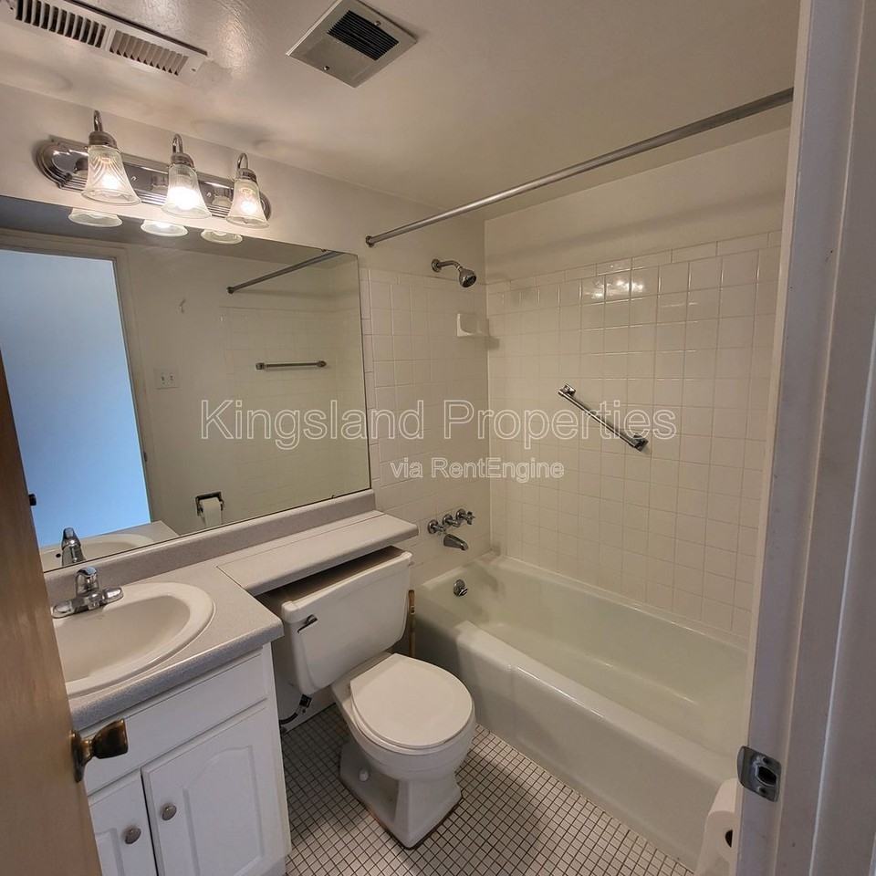 5353 Walsh St #2B - Photo 6 of 10