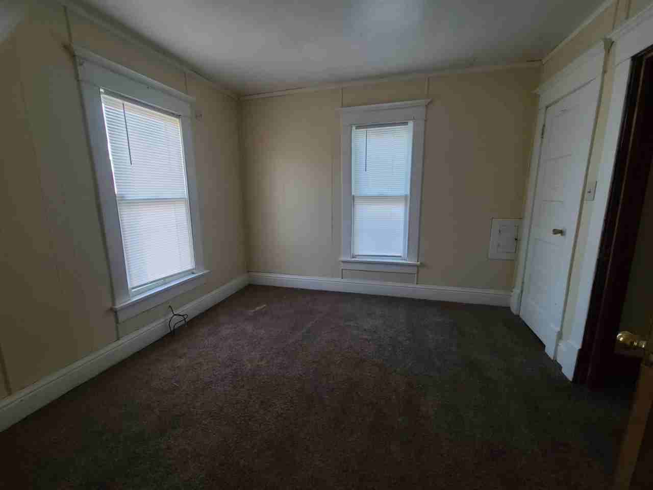 719 W 5th St - Photo 2 of 9