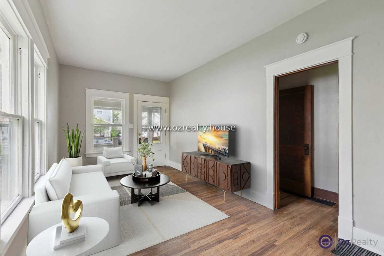 2027 Berkshire Pl - Photo 2 of 15
