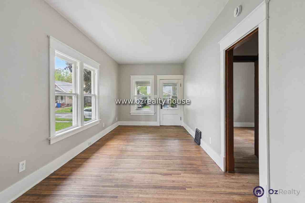 2027 Berkshire Pl - Photo 3 of 15