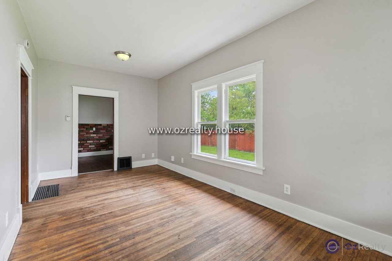 2027 Berkshire Pl - Photo 4 of 15
