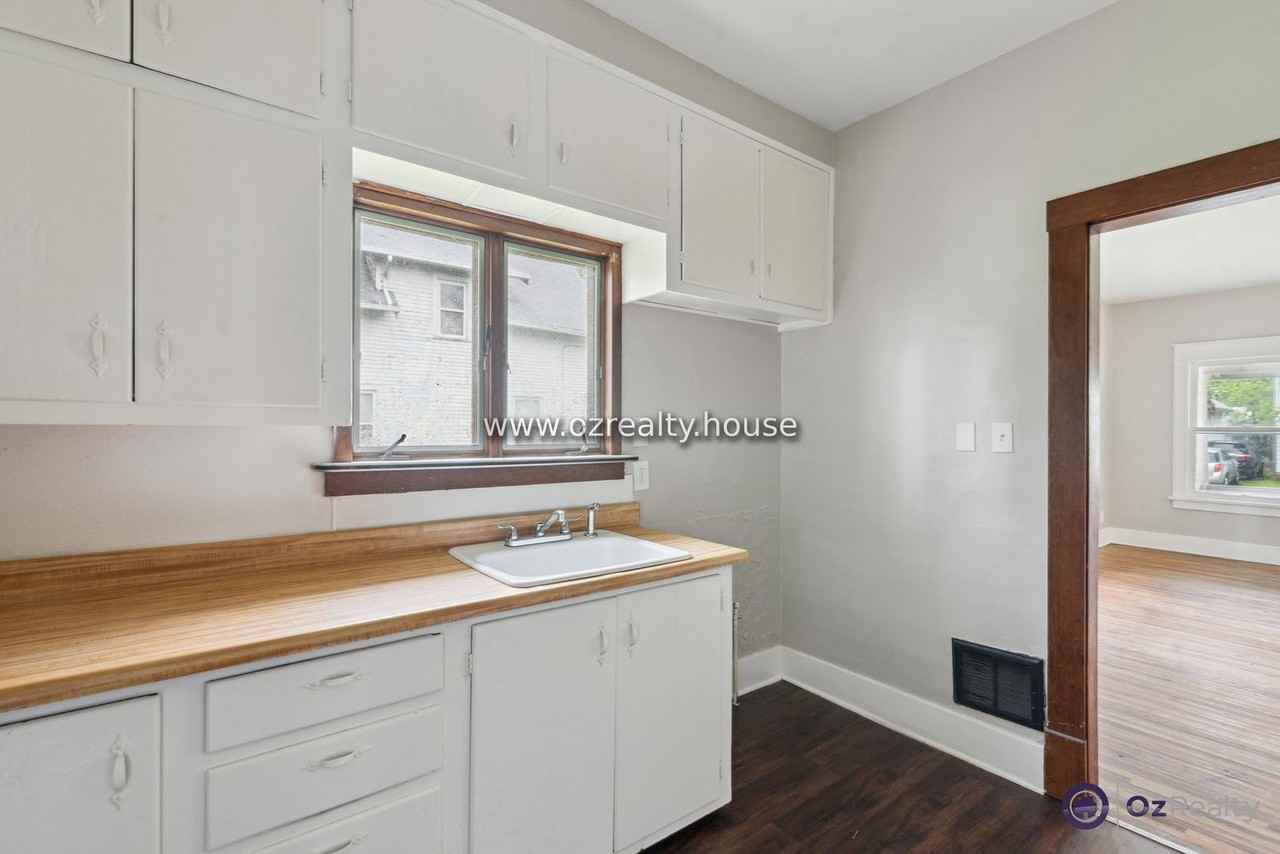 2027 Berkshire Pl - Photo 5 of 15