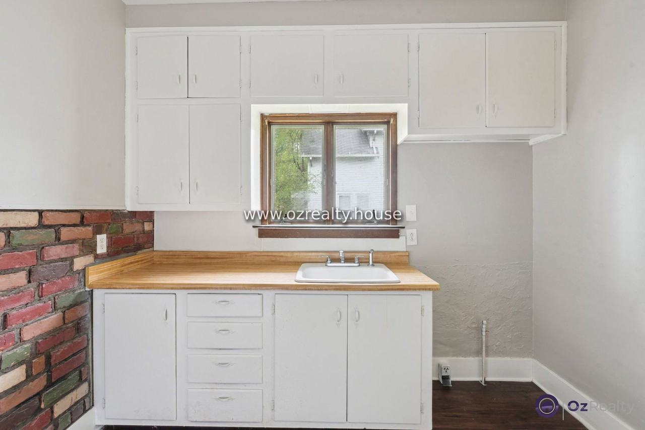 2027 Berkshire Pl - Photo 6 of 15