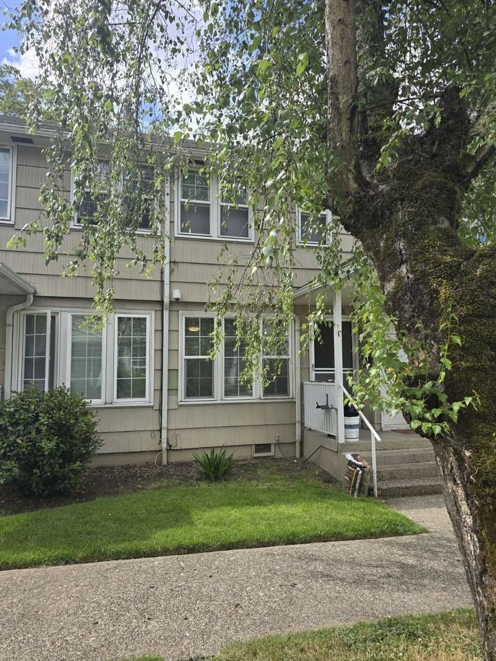 441 Ne Winchester St - Photo 2 of 16