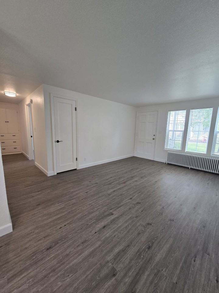 441 Ne Winchester St - Photo 3 of 16