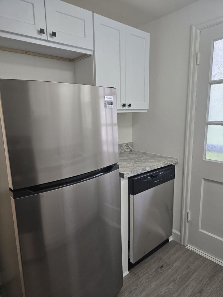 441 Ne Winchester St - Photo 7 of 16