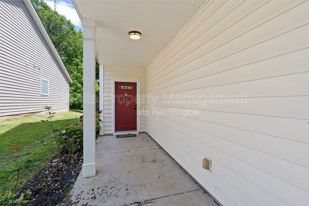 1141 Hammond Dr - Photo 2 of 37